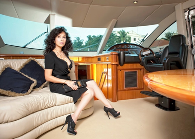 Nữ hoàng ảnh lịch với cát-xê 3 chỉ vàng, lấy chồng Việt kiều giờ ra sao?-10