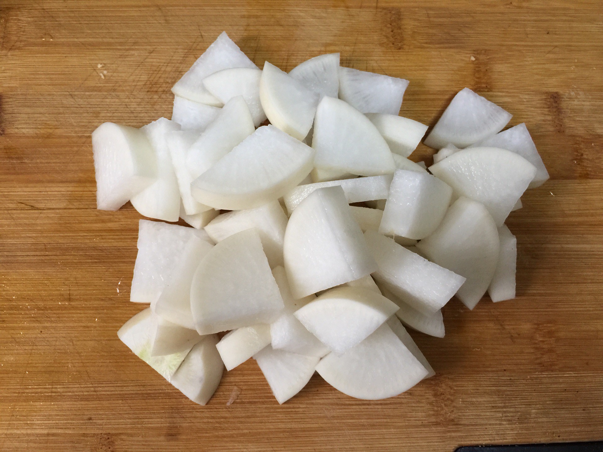 Gà kho củ cải mềm ngon thế này thì ai ăn cũng khoái-1