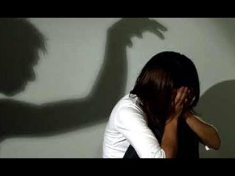 Phát hiện điện thoại con gái có phim người lớn, mẹ chết lặng khi con khai ra hơn 1 năm bị cha dượng hiếp dâm-1