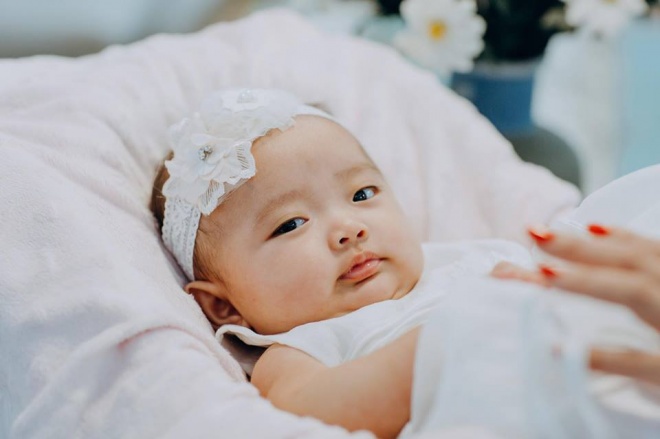 Con gái Khánh Thi đáng yêu như công chúa nhỏ-1