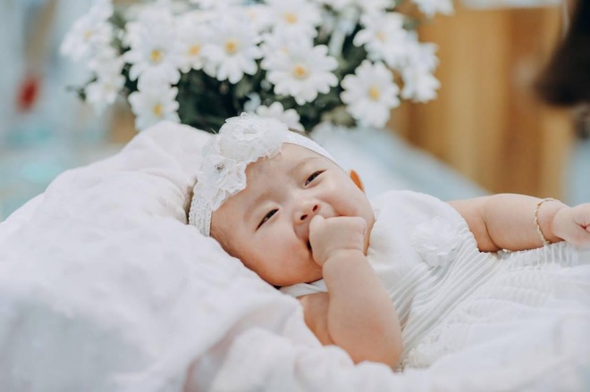 Con gái Khánh Thi đáng yêu như công chúa nhỏ-3