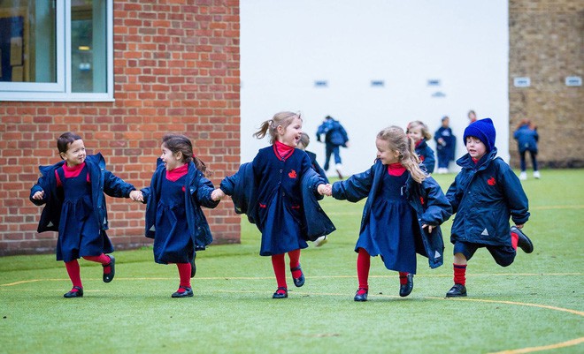 Ngôi trường đặc biệt mà Hoàng tử George theo học: Không phải làm bài tập về nhà, học sinh không được phép chỉ chơi với bạn thân-4