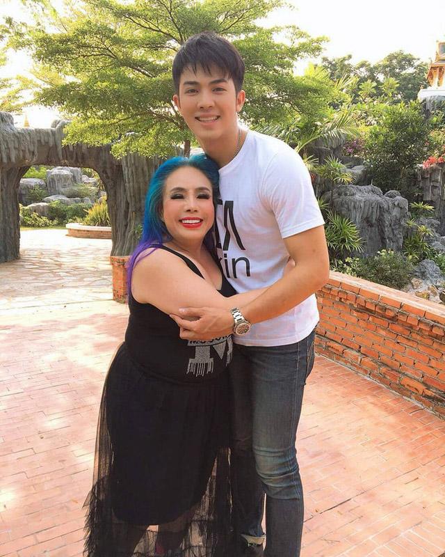 Sự thật ngã ngửa về nữ đại gia tuyển chồng yêu 28 lần/ngày: Không giàu có, livestream kiếm tiền-3