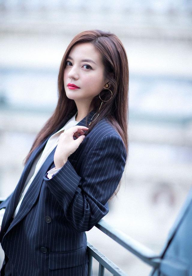 3 lần Triệu Vy lỗi miệng, qua cầu rút ván khiến cả làng giải trí mắng chửi-2