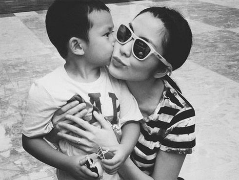 Tăng Thanh Hà khoe ảnh ngọt ngào bên chồng, cư dân mạng phát hiện thói quen đáng yêu-4