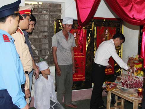 Chồng phê ma tuý cầm dao truy sát vợ rồi giết con gái 3 tuổi-2