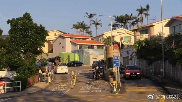 Trương Bá Chi đã xuất viện sau khi sinh con thứ 3, người thân chỉ sử dụng 3 từ này để trả lời phóng viên-3