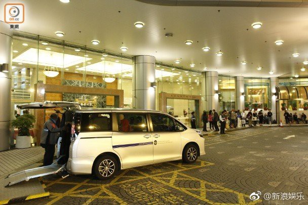 Trương Bá Chi đã xuất viện sau khi sinh con thứ 3, người thân chỉ sử dụng 3 từ này để trả lời phóng viên-2