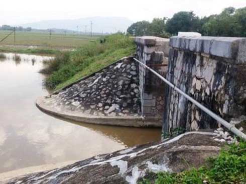 Ghen tuông, chồng chém chết vợ rồi buộc mình nhảy xuống cống tự tử-3