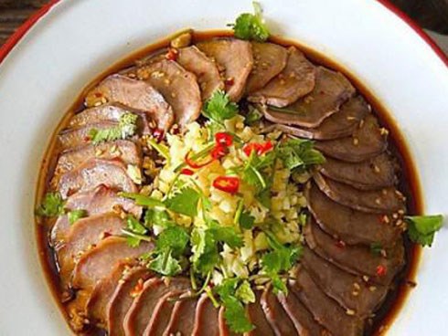 Lưỡi heo luộc kiểu này giòn sần sật lại chẳng còn mùi hôi cả nhà khen tấm tắc