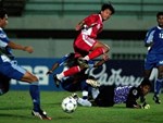 Sút bóng lên trời, thần đồng bóng đá Malaysia bị cổ động viên nhà sỉ nhục, đòi đuổi khỏi đội hình đá AFF Cup-7