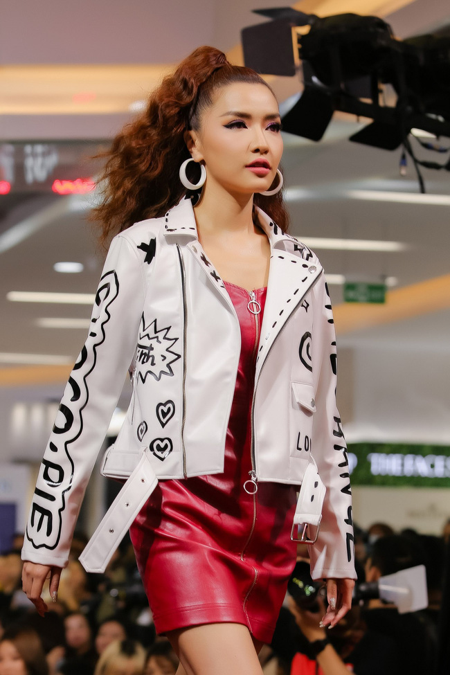 Bích Phương hóa quý cô tóc xù, tự tin khoe eo thon gợi cảm-7