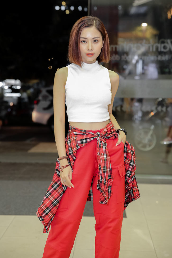 Bích Phương hóa quý cô tóc xù, tự tin khoe eo thon gợi cảm-9