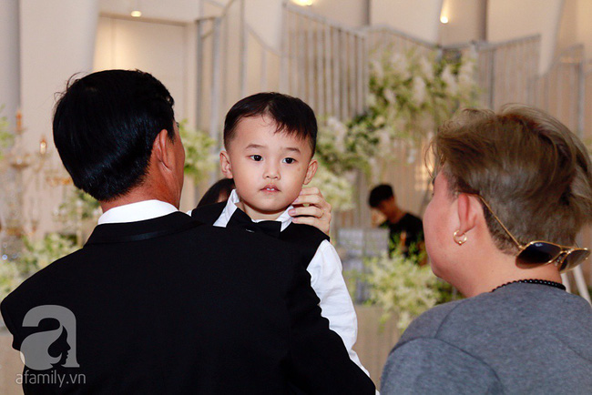 Con trai Ưng Hoàng Phúc - Kim Cương cực kỳ đáng yêu trong ngày cưới của bố mẹ-2