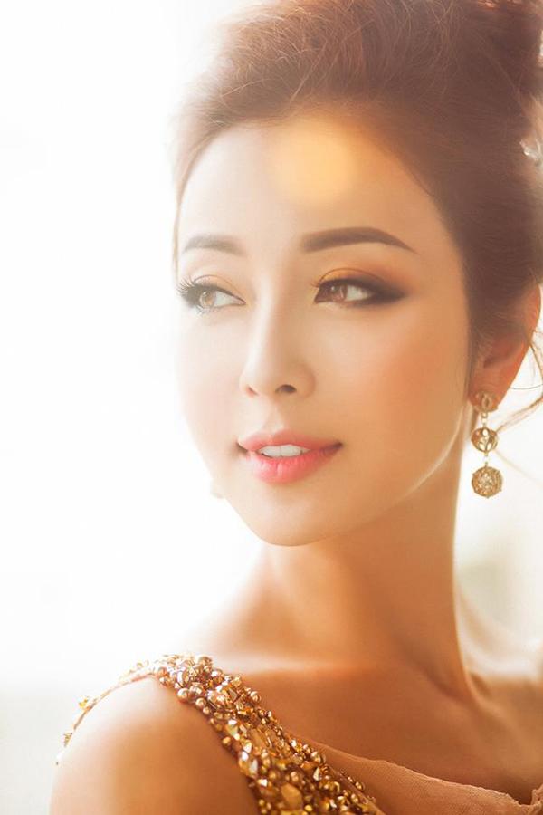 Tưởng chừng xinh đẹp bất chấp thời gian, cuối cùng Jennifer Phạm cũng để lộ khuyết điểm già nua-1