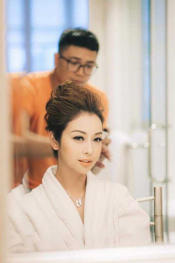 Tưởng chừng xinh đẹp bất chấp thời gian, cuối cùng Jennifer Phạm cũng để lộ khuyết điểm già nua-3