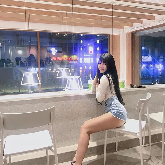 Người yêu của Đặng Văn Lâm thu nhập khủng nhờ… vòng ba big size-7