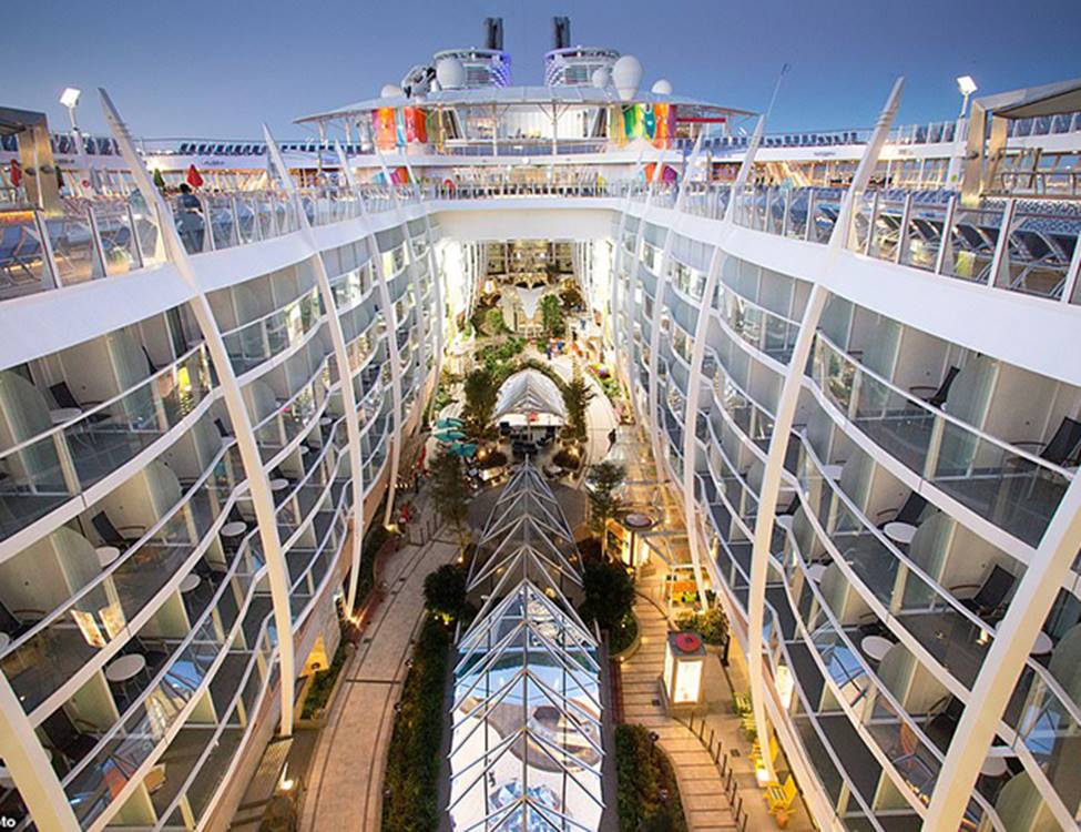 Vẻ đẹp choáng ngợp của siêu du thuyền lớn nhất hành tinh-3