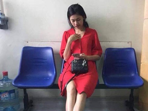 Lộ hình ảnh được cho là Á hậu Thanh Tú đi khám thai tại bệnh viện
