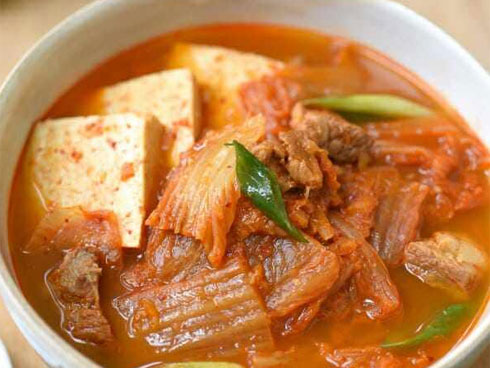 Vợ khéo tay làm cơm rang kim chi, cả nhà ăn không kịp nghĩ-6