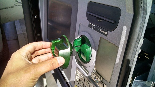 Vì sao thẻ nằm trong ví, tài khoản vẫn bốc hơi vài chục triệu-1