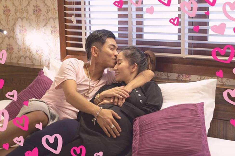 Cô giáo sexy làm vợ học trò kém 12 tuổi, chồng cưng chiều dắt đi mua xe hơi-11