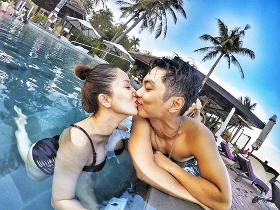 Cô giáo sexy làm vợ học trò kém 12 tuổi, chồng cưng chiều dắt đi mua xe hơi-12