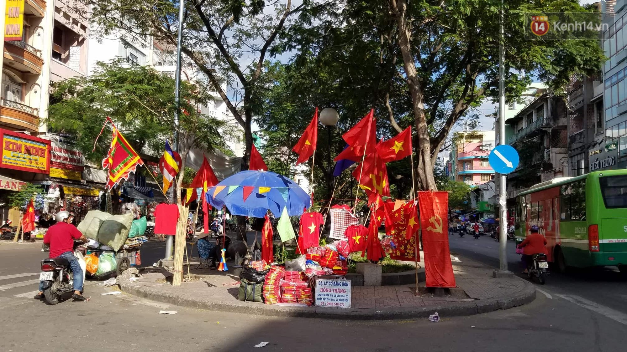 Hàng triệu CĐV đổ ra đường ăn mừng chiến thắng của đội tuyển Việt Nam trước Philippines trong trận bán kết lượt đi-29