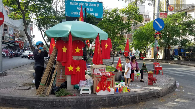 Hàng triệu CĐV đổ ra đường ăn mừng chiến thắng của đội tuyển Việt Nam trước Philippines trong trận bán kết lượt đi-46