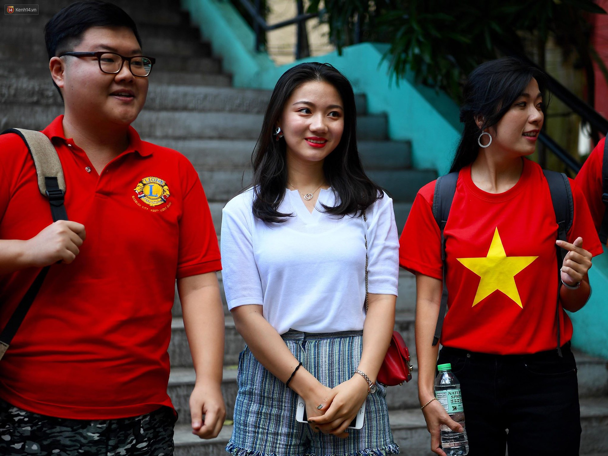 Những CĐV nữ xinh đẹp khiến trận bán kết lượt đi giữa ĐT Việt Nam - Philippines trở nên sôi động hơn bao giờ hết-8