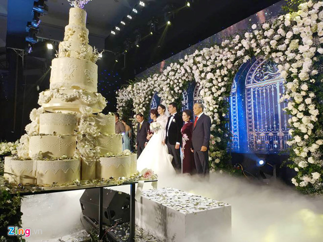 Bất ngờ: Nghi lễ đám cưới diễn ra nhanh gọn, Á hậu Thanh Tú nhường sân khấu cho bóng đá-7