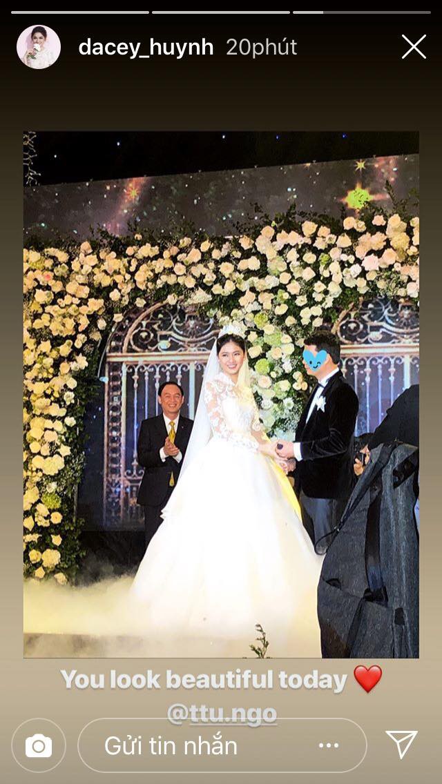 Cận cảnh nụ hôn môi ngọt ngào của Á hậu Thanh Tú và chồng đại gia trong đám cưới xa hoa-1