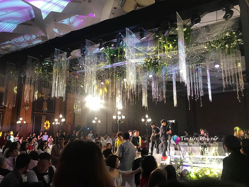 Bất ngờ: Nghi lễ đám cưới diễn ra nhanh gọn, Á hậu Thanh Tú nhường sân khấu cho bóng đá-5