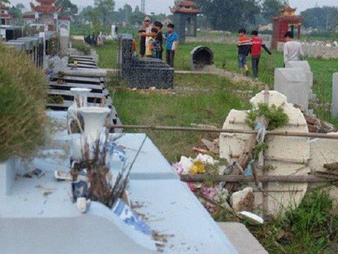 Thực hư việc bắt đối tượng tâm thần đập phá gần trăm bát hương ở nghĩa trang trong đêm