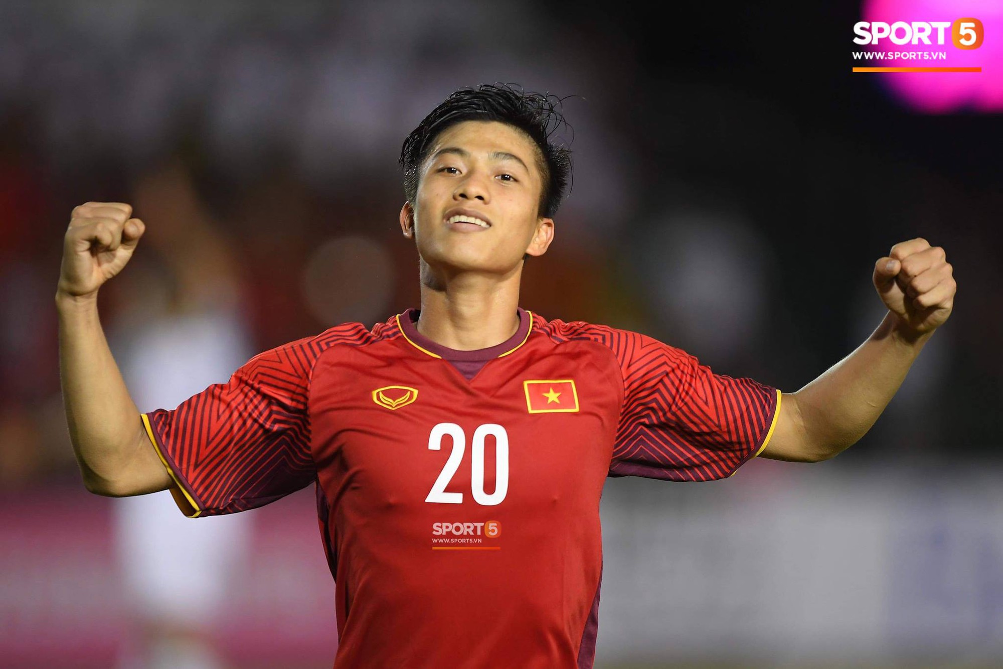 Những gạch đầu dòng siêu đáng yêu về Phan Văn Đức: Thánh ngơ, nghiện vuốt tóc, selfie 1001 kiểu như 1-1