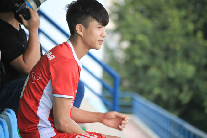 Những gạch đầu dòng siêu đáng yêu về Phan Văn Đức: Thánh ngơ, nghiện vuốt tóc, selfie 1001 kiểu như 1-9