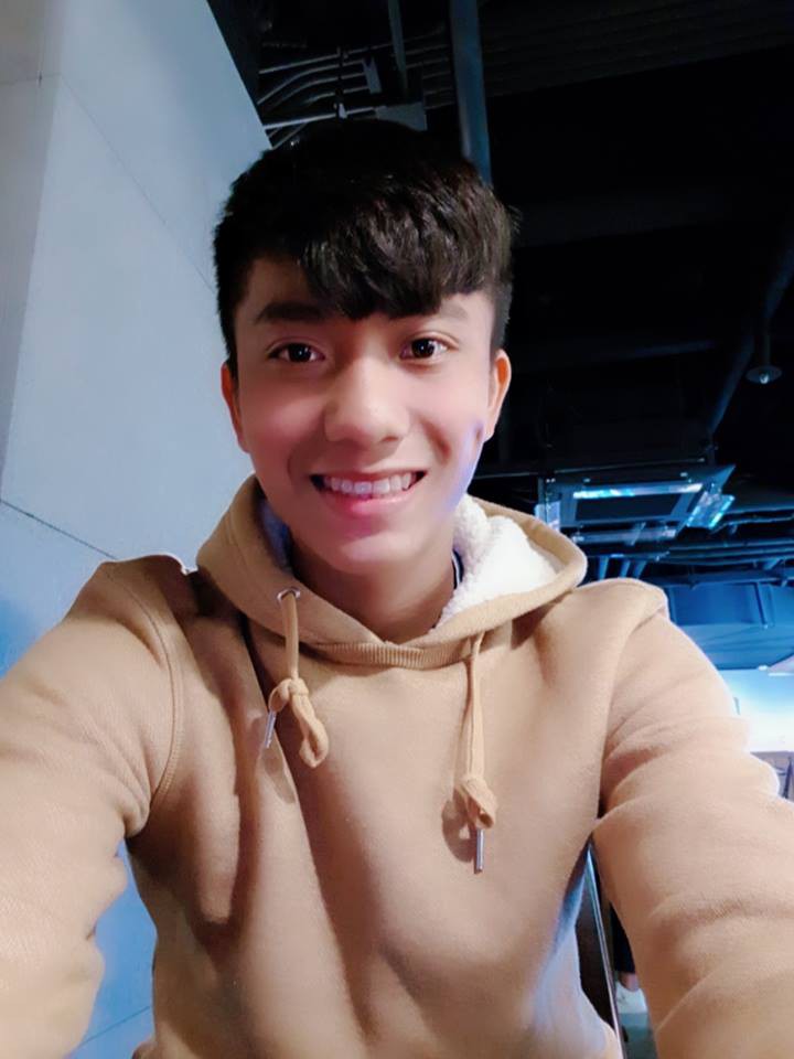 Những gạch đầu dòng siêu đáng yêu về Phan Văn Đức: Thánh ngơ, nghiện vuốt tóc, selfie 1001 kiểu như 1-10