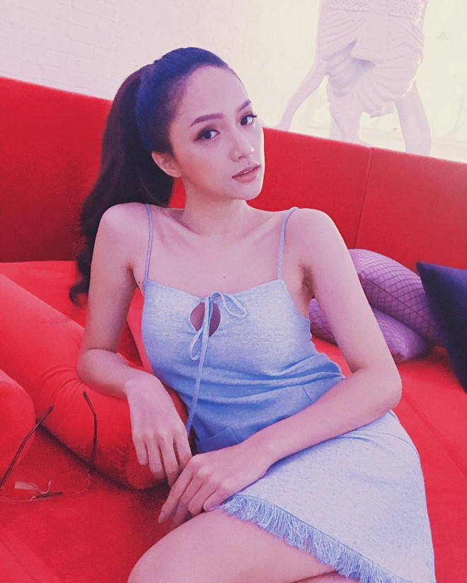 Hoa hậu Hương Giang diện váy cắt xẻ táo bạo nhưng fan lại bức xúc vì một điều khác-10