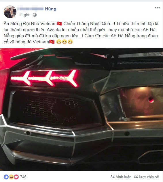 CLip: Siêu xe Lamborghini bất ngờ bốc cháy giữa dòng bão ăn mừng ĐT Việt Nam-2