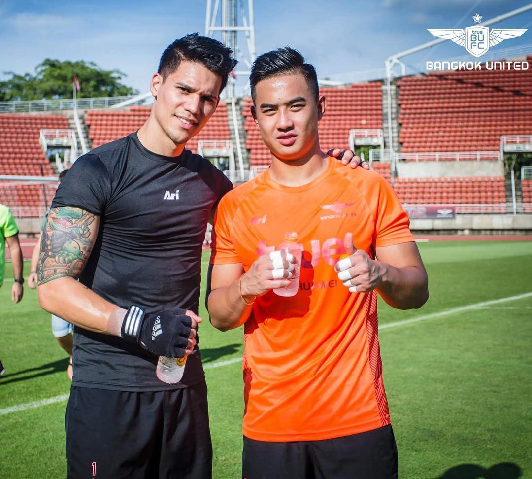 Sau trận bán kết lượt đi giữa ĐT Việt Nam - Philippines, đây chính là nhân vật được các fan girl truy info nhiều nhất-3