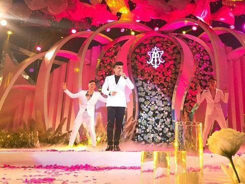 Xem ông chú Trung Quốc hô biến cây tre xanh thành... đồ hiệu trong nháy mắt-1