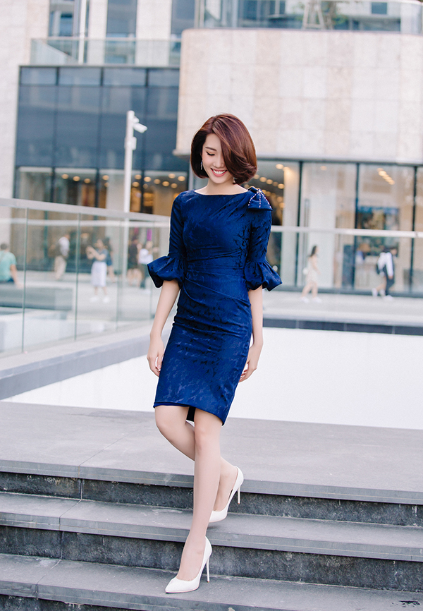 Thúy Ngân khoe thời trang đúng chuẩn hoa hậu-17