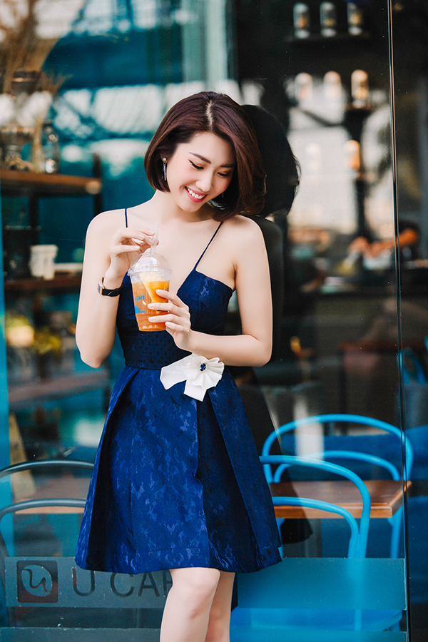 Thúy Ngân khoe thời trang đúng chuẩn hoa hậu-18