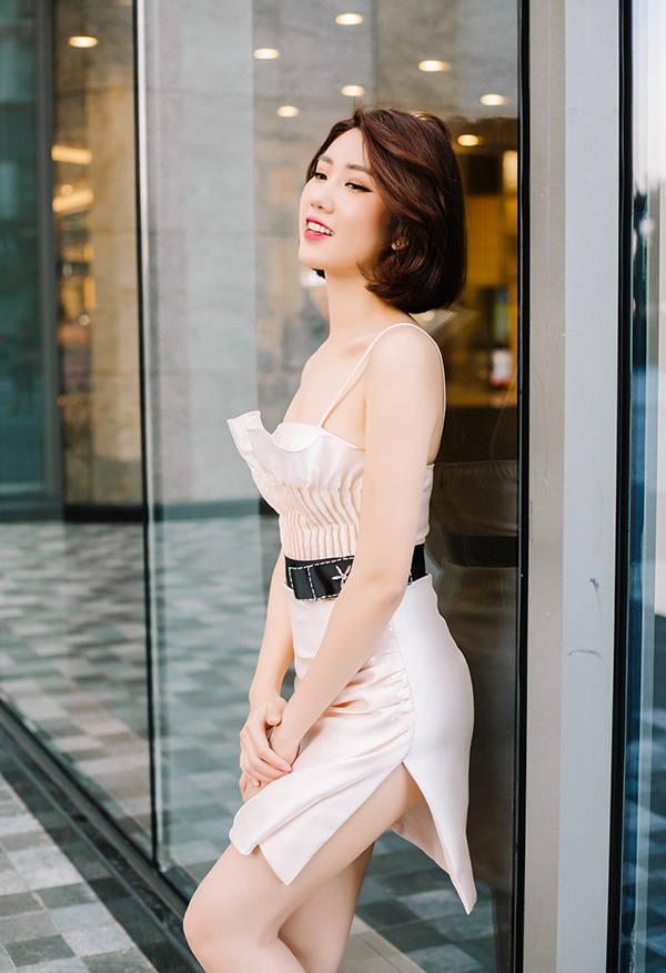 Thúy Ngân khoe thời trang đúng chuẩn hoa hậu-5