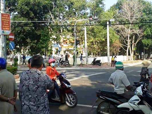 Nổ súng ở UBND phường, 1 người chết: Nghi phạm hung hãn khống chế nhiều người-3