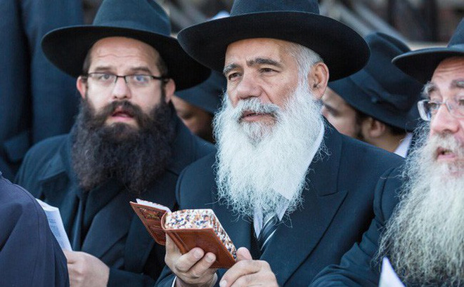 Bí quyết không ngờ giúp người Do Thái luôn giàu có trên thế giới: 1+1 >2-2