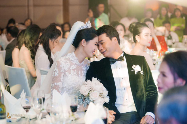 Chùm ảnh vừa tiết lộ: Á hậu Thanh Tú nũng nịu, tựa đầu đầy tình cảm vào vai chồng đại gia hơn 16 tuổi-2