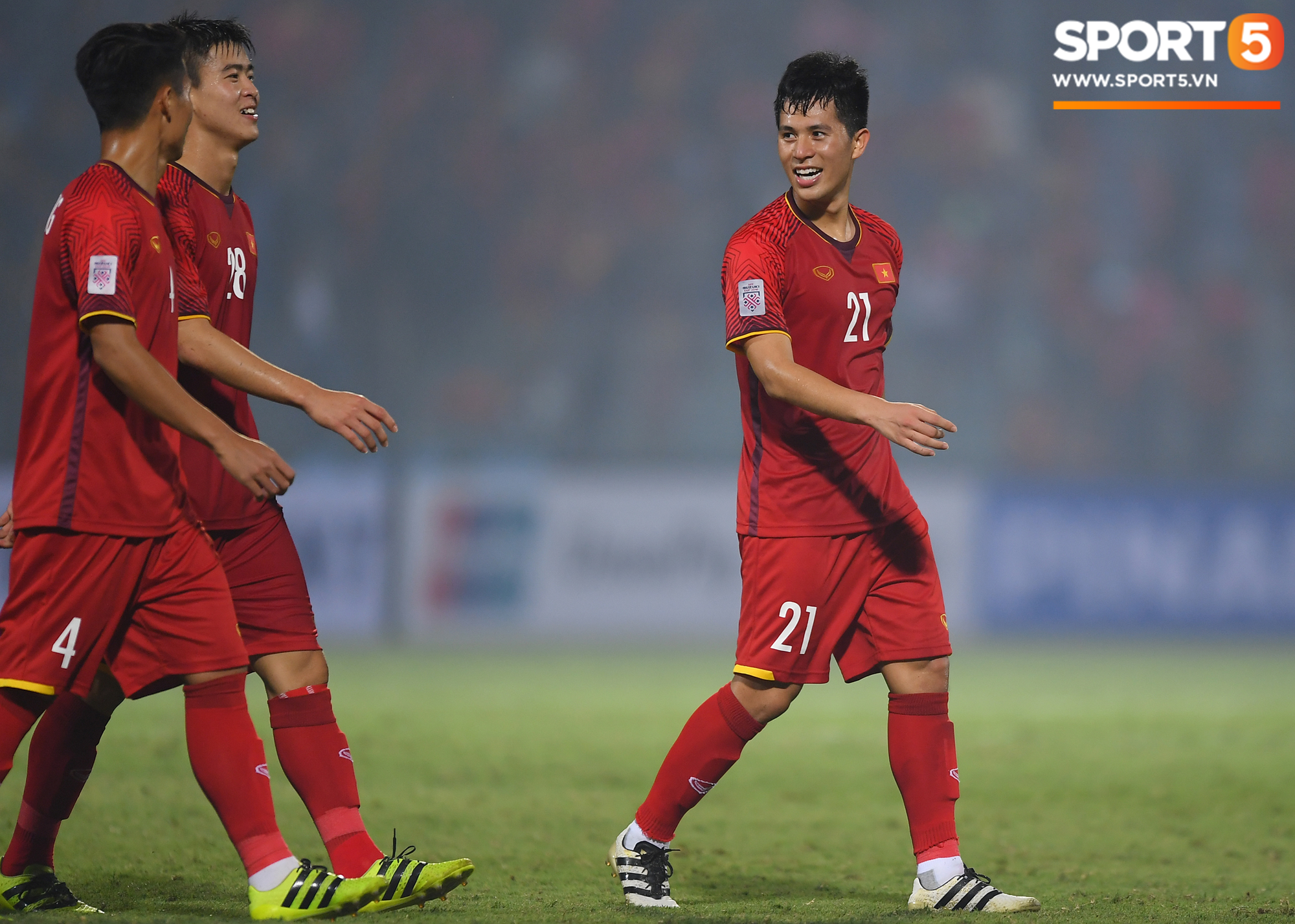 Khoảnh khắc quý hiếm AFF Cup: Chờ cả thanh xuân để thấy Đình Trọng bỏ sơ vin-2