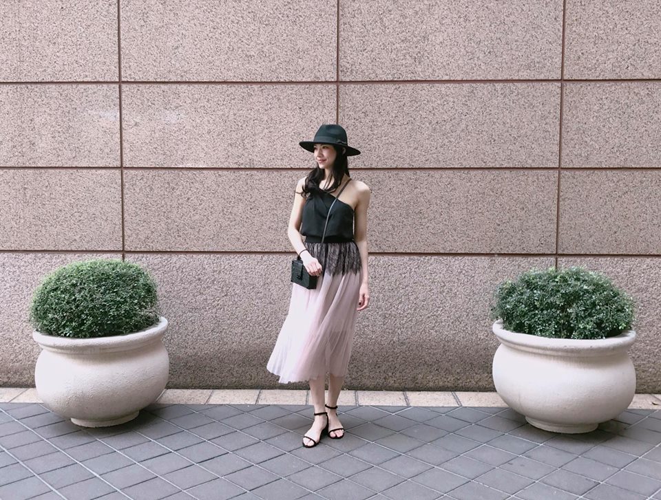 Trên phim Hai Lúa quê mùa, thế mà ngoài đời Lưu Đê Li sở hữu gu thời trang sexy hết cỡ-16