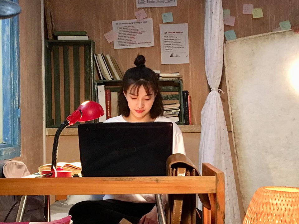 Trên phim Hai Lúa quê mùa, thế mà ngoài đời Lưu Đê Li sở hữu gu thời trang sexy hết cỡ-5